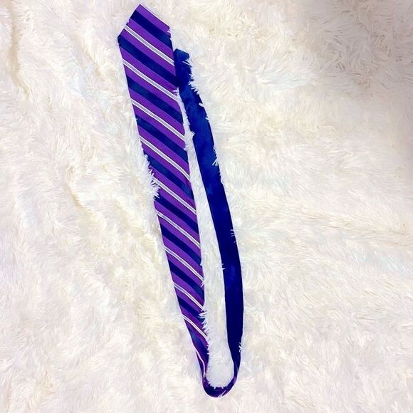 🌷 Tommy Hilfiger🌷100% Silk Tie Purple / Navy Blue - Picture 2 of 5